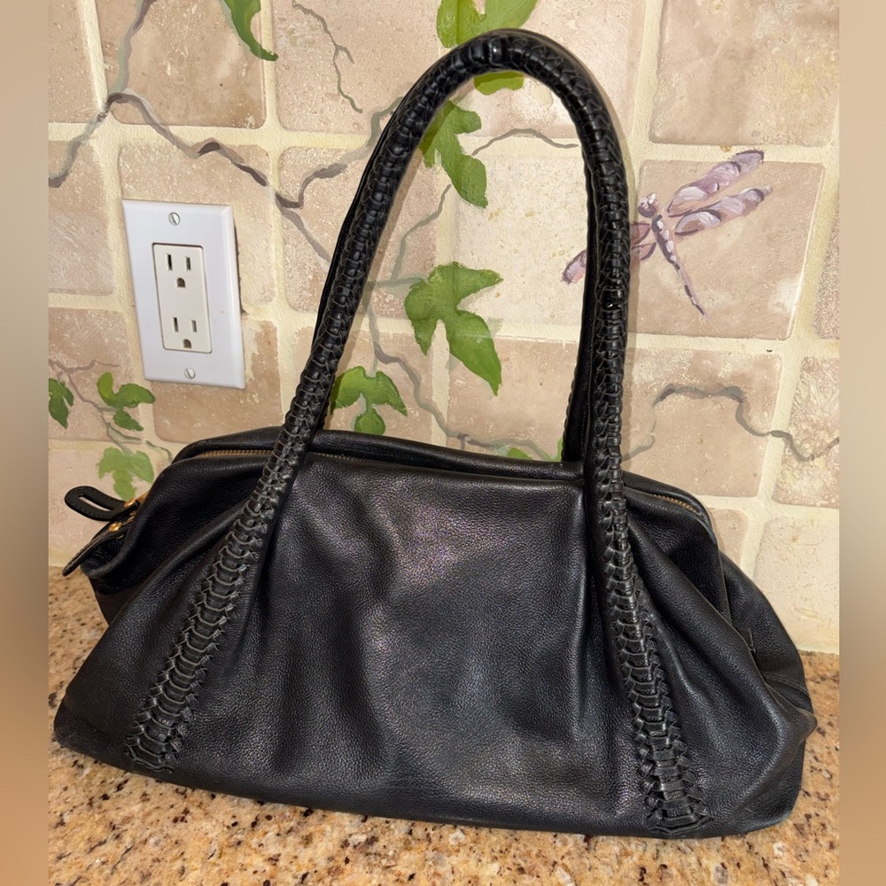 Salvatore Ferragamo Elegant Vintage Black Leather Shoulder Bag